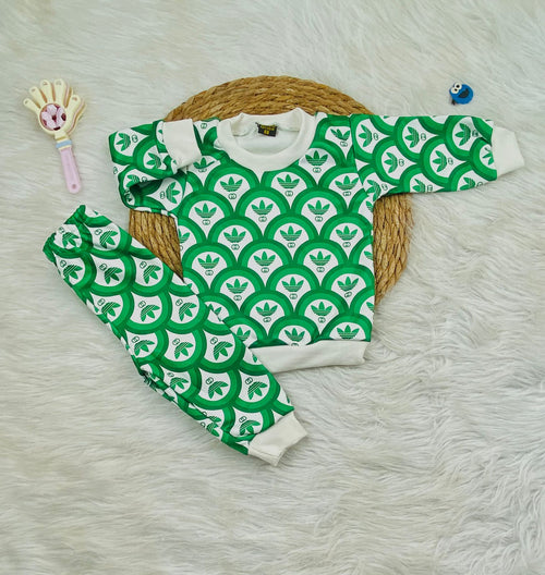 طقم اولادي  شتوي خامه ميلتون مكون من قطعتين مبطن من الداخل adidas❤️🤍