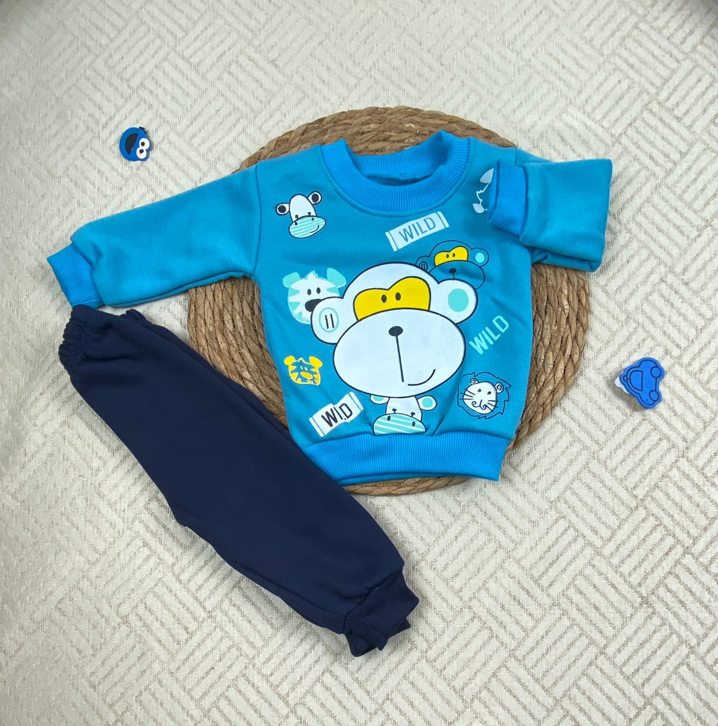 طقم اولادي  شتوي خامه ميلتون مكون من قطعتين مبطن من الداخل wild❤️🤍