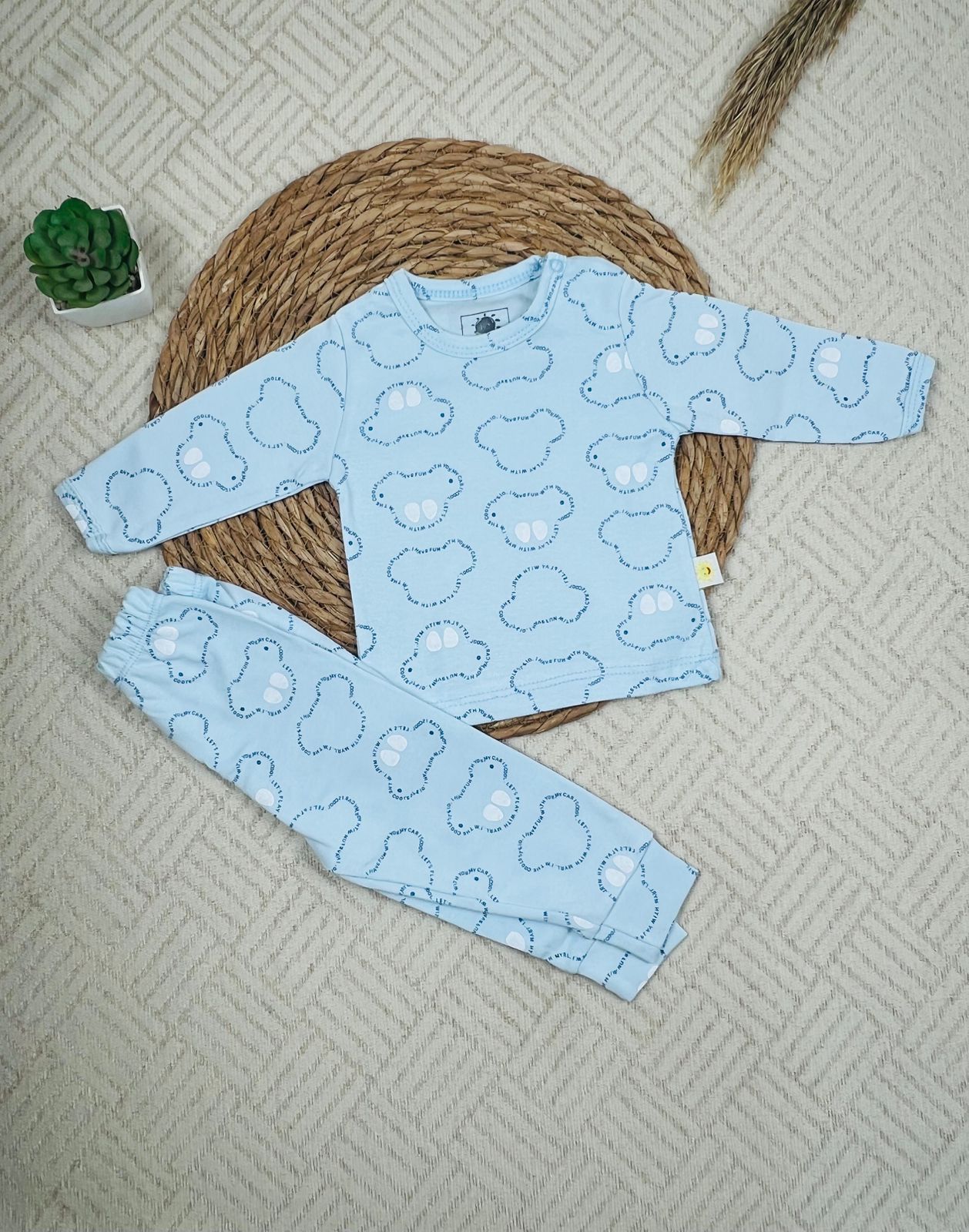 طقم داخلي بكم قطن 100% اولادي مكون من قطعتين رسمة عربية 🤍❤️