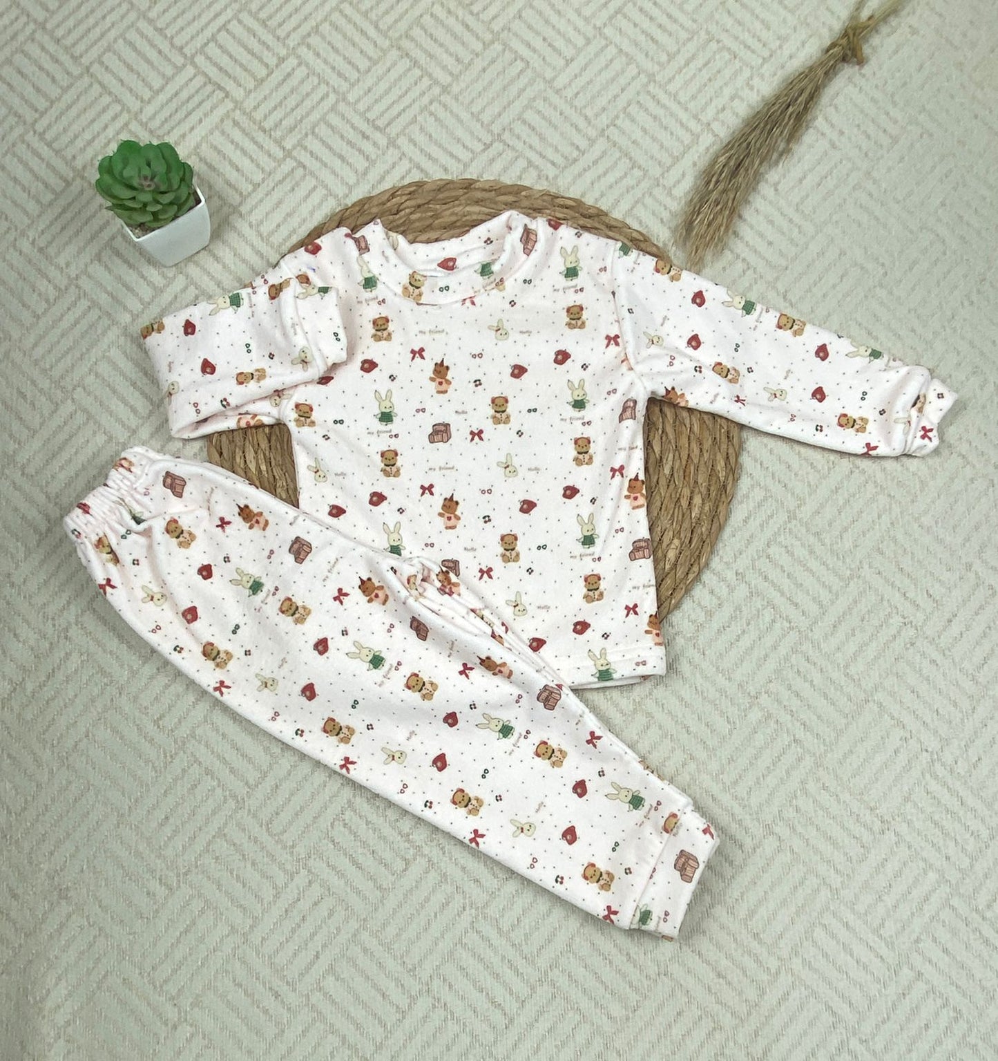 طقم تدفئه بناتي واولادي خامه قطيفه ناعمه مبطن من الداخل  😍❤️