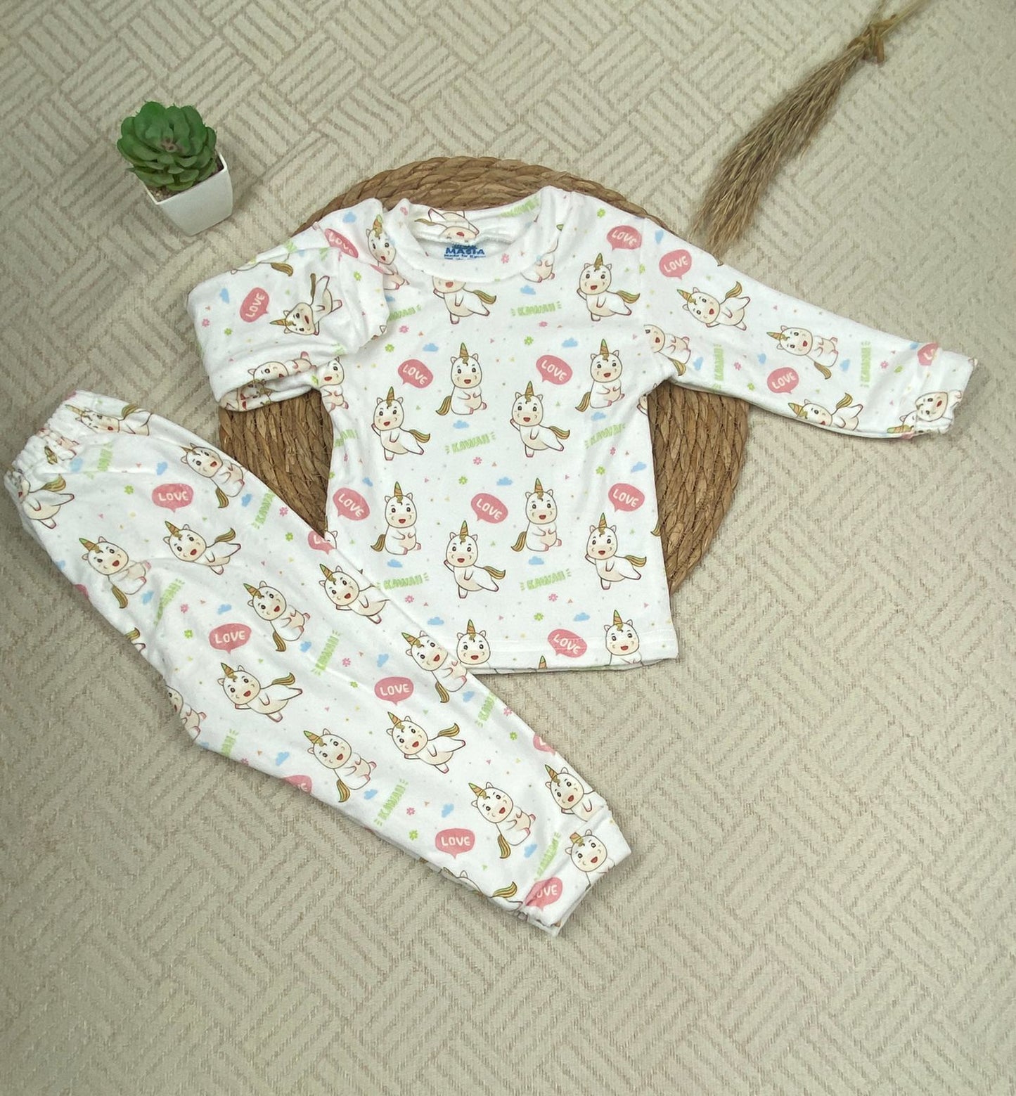 طقم تدفئه بناتي واولادي خامه قطيفه ناعمه مبطن من الداخل  😍❤️