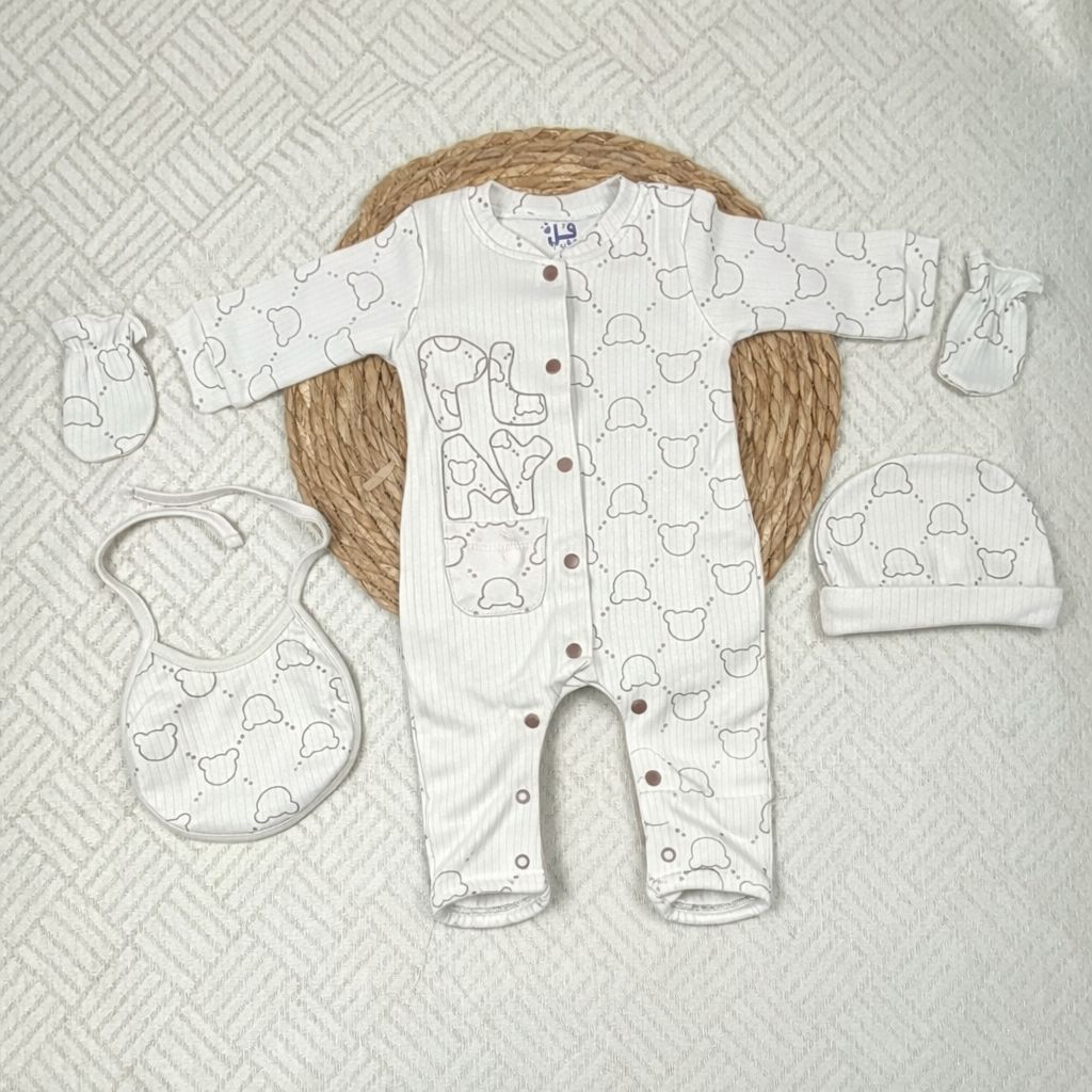 طقم سبوع خريفي قطن 100% مكون من اربع قطع ماركة فل مون رسمة دبدوب 😍😍ارجل مفتوحه