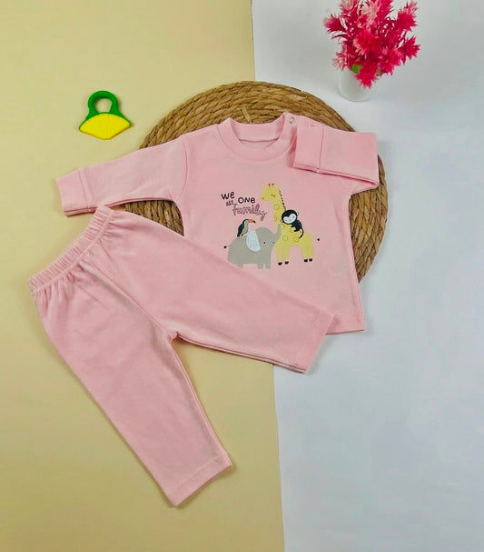 بيجامه خريفي  اولادي وبناتي مكون من قطعتين رسمة زرافه وفيل 💕
