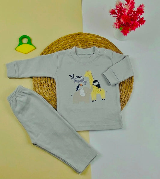 بيجامه خريفي  اولادي وبناتي مكون من قطعتين رسمة زرافه وفيل 💕