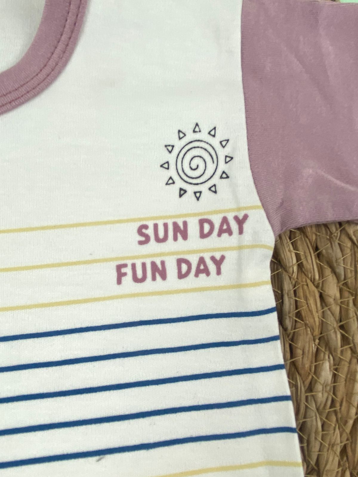 بيجامه اولادي  وبناتي قطن 100% مكون من قطعتين sun day fun day🤍😍